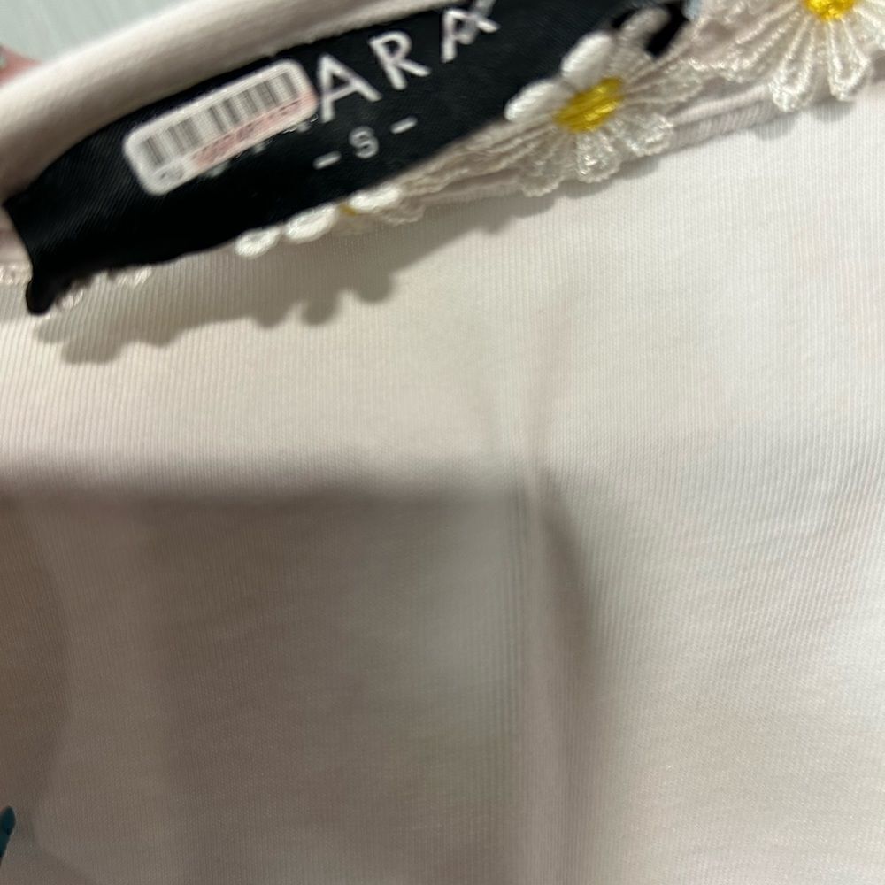 Revolve Anthropologie Caara Floral Flower Neckline Crewneck Puffsleeve T-Shirt - Picture 5 of 6